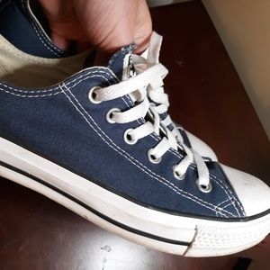 Converse shoes....navy blue